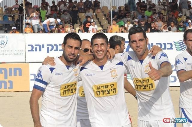 סספורטס,בר דוד ושרביט שמחים בסיום המשחק.